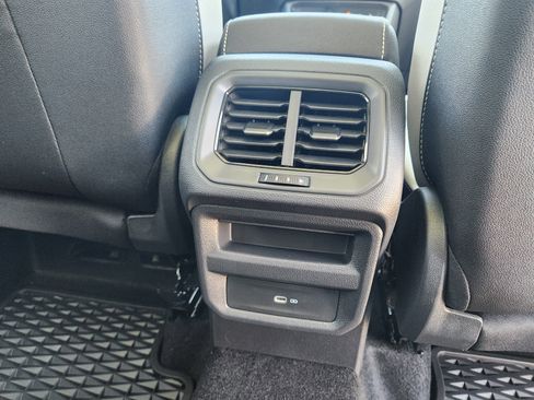 New 2025 Volkswagen Taos SE image 25