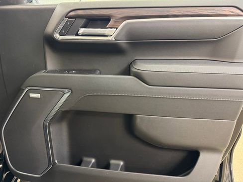 New 2026 GMC Sierra 1500 SLT w/ SLT Convenience Package image 28
