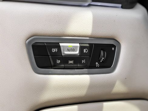 Used 2022 BMW X5 M50i w/ Executive Package image 32