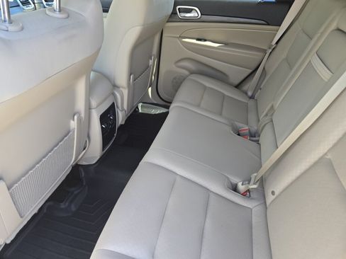 Used 2022 Jeep Grand Cherokee Laredo E AWD/4WD image 10