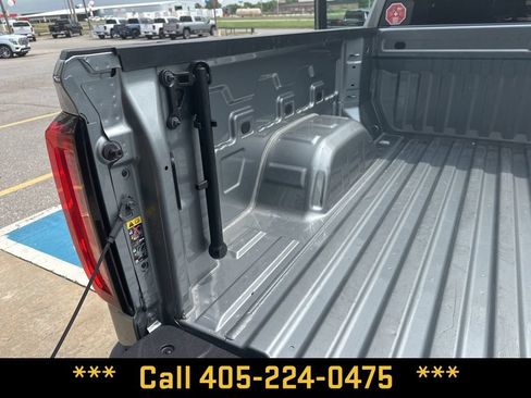 Used 2025 GMC Sierra 1500 SLT AWD/4WD image 28