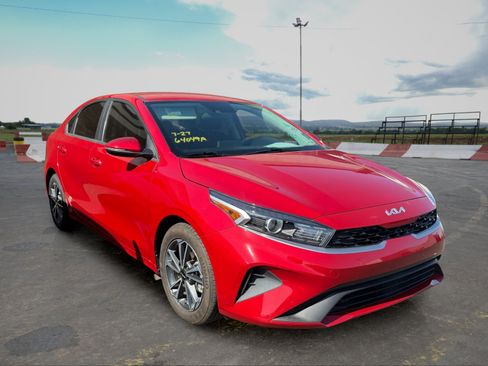 Certified 2024 Kia Forte LXS w/ LXS Technology Package FWD image 2