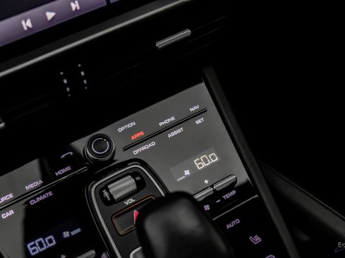 Used 2022 Porsche Cayenne Turbo image 70