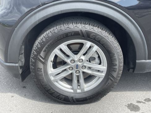 Used 2023 Ford Explorer XLT AWD/4WD image 11