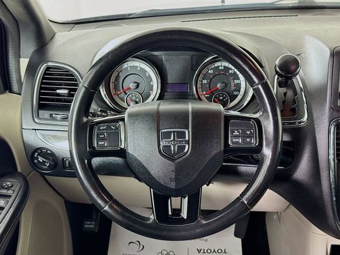Used 2019 Dodge Grand Caravan SXT image 12