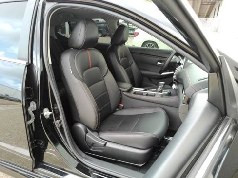 Used 2023 Nissan Sentra SR w/ SR Premium Package FWD image 23