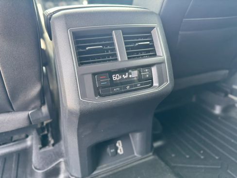 Used 2018 Volkswagen Atlas SE AWD/4WD image 16