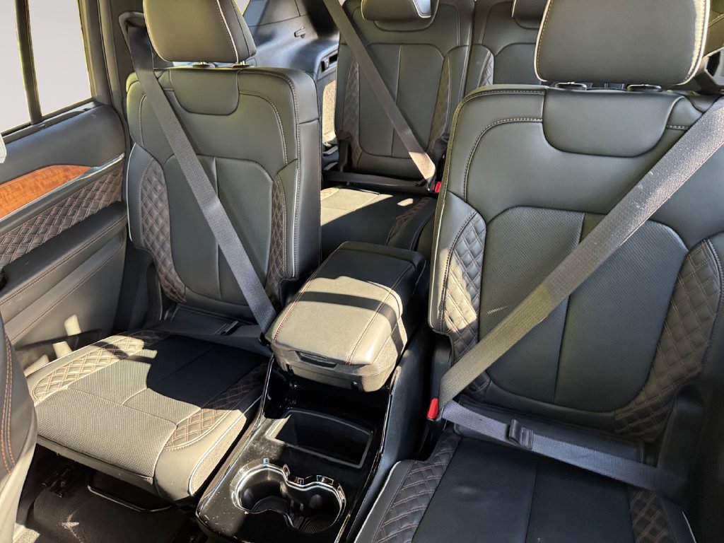 Used 2023 Jeep Grand Cherokee L Summit AWD/4WD image 13