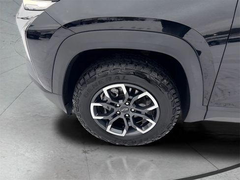 Used 2025 Chevrolet Equinox ACTIV w/ Safety and Technology Package image 10