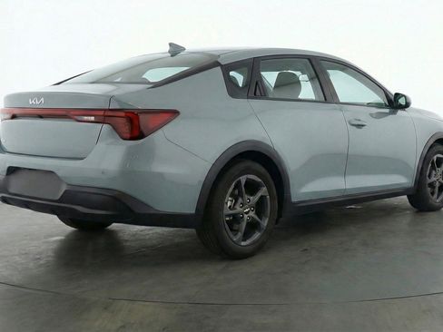 Used 2025 Kia K4 LXS image 9