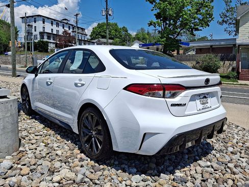 Used 2024 Toyota Corolla SE FWD image 13