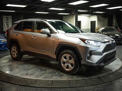 Used 2020 Toyota RAV4 XLE w/ Convenience Package image 5