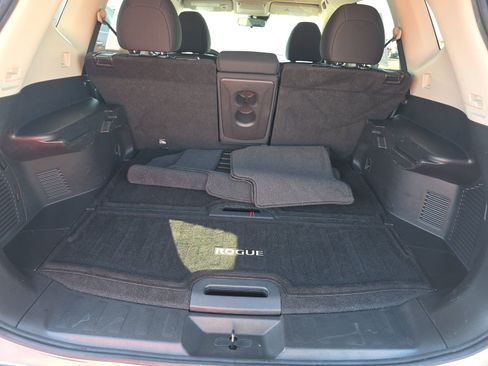 Used 2019 Nissan Rogue SV image 15