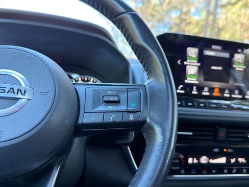 Used 2021 Nissan Rogue SL w/ Premium Package image 23