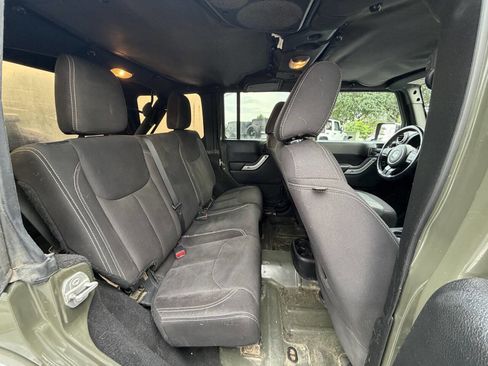 Used 2015 Jeep Wrangler Unlimited Sahara w/ Dual Top Group AWD/4WD image 10