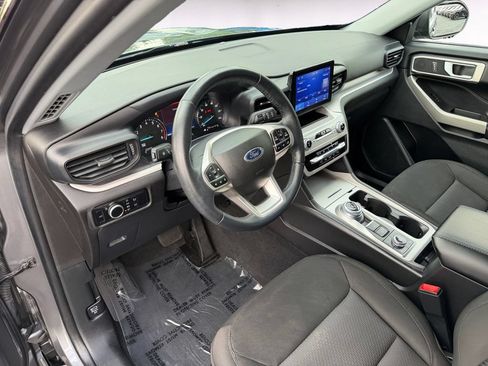 Used 2023 Ford Explorer XLT AWD/4WD image 10