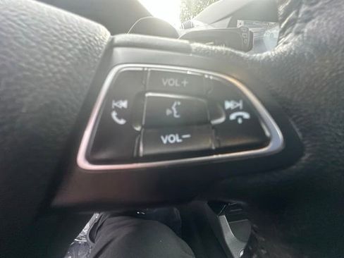 Used 2017 Ford Escape Titanium AWD/4WD image 17