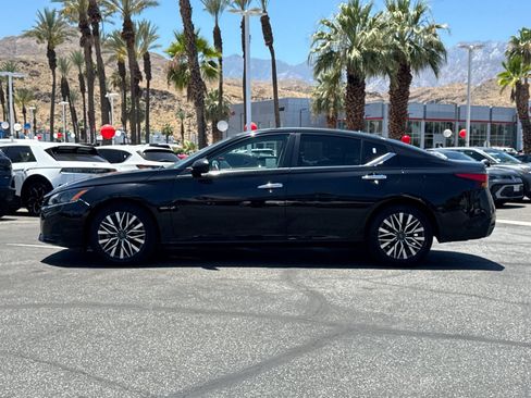 Used 2024 Nissan Altima 2.5 SV FWD image 6