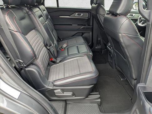 Used 2025 Ford Explorer ST-Line w/ ST-Line Street Pack AWD/4WD image 18