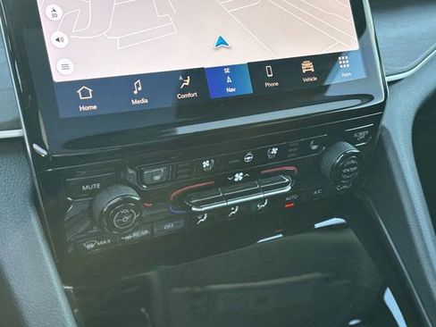 Used 2023 Jeep Grand Cherokee 30th Anniversary image 34