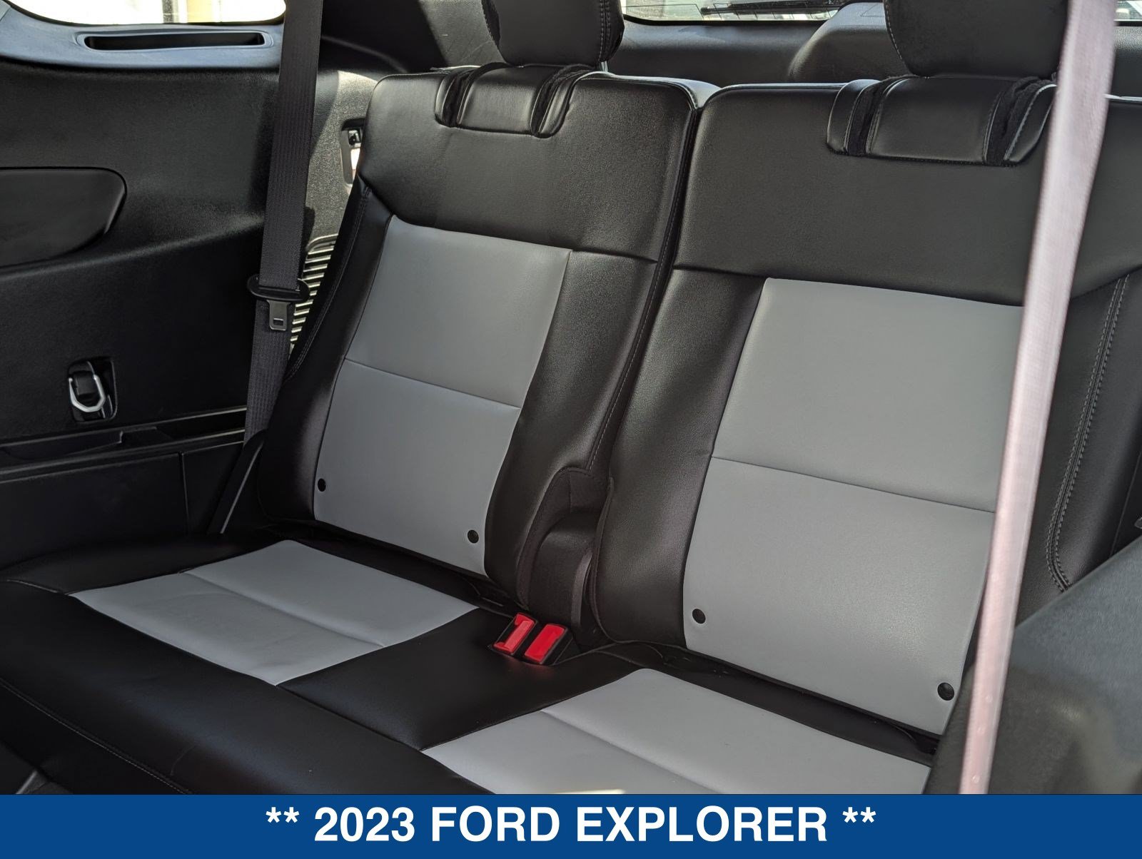 Certified 2023 Ford Explorer XLT w/ Equipment Group 202A RWD image 17