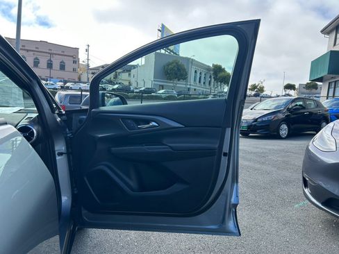 Used 2025 Chevrolet Equinox EV LT FWD image 32