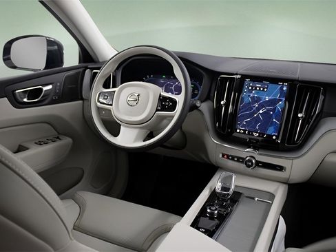 Certified 2024 Volvo XC60 T8 Ultimate w/ Protection Package Premier image 18