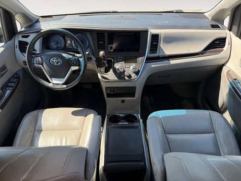 Used 2017 Toyota Sienna XLE w/ XLE Navigation Package AWD/4WD image 10
