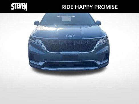 Used 2024 Kia Carnival EX image 2