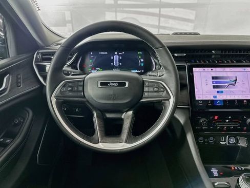 Used 2023 Jeep Grand Cherokee 4WD 4xe image 11