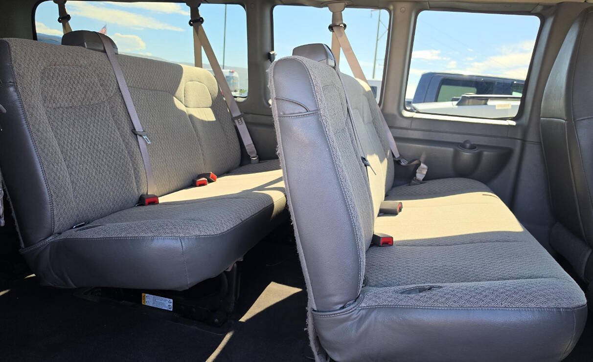 Used 2025 Chevrolet Express 3500 LT w/ LT Preferred Equipment Group RWD image 10