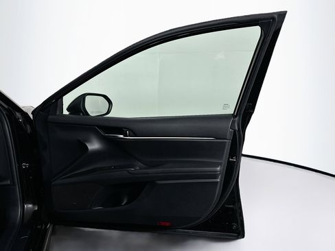 Used 2024 Toyota Camry SE image 30