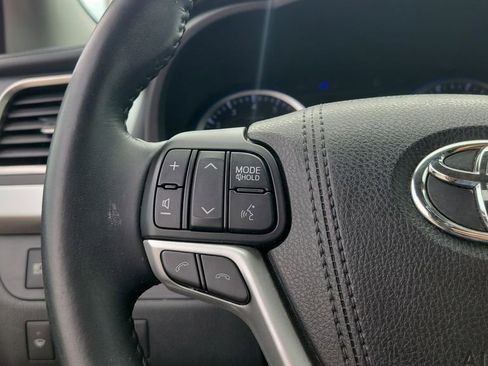 Used 2017 Toyota Highlander XLE image 25