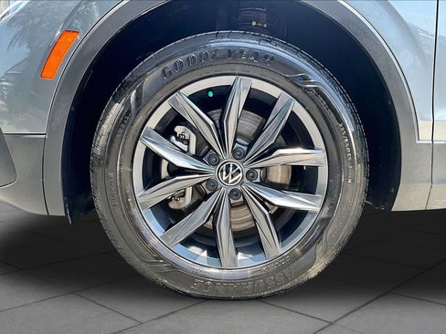 Used 2023 Volkswagen Tiguan SE FWD image 11