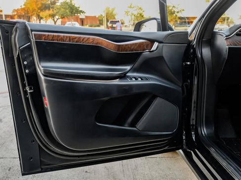 Used 2017 Tesla Model X 75D image 48