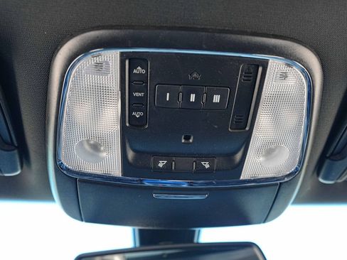 Used 2018 Dodge Charger R/T RWD image 38