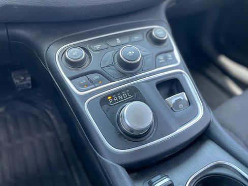 Used 2015 Chrysler 200 Limited FWD image 17