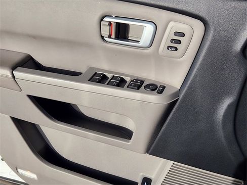 Used 2013 Honda Pilot Touring image 17