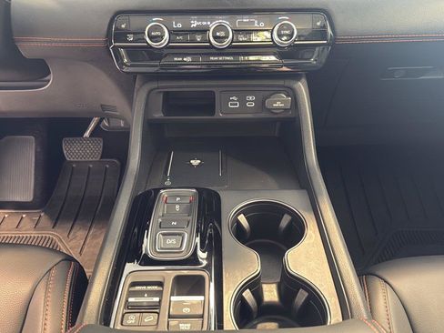 Used 2025 Honda Pilot TrailSport image 26