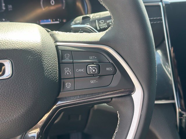 Used 2023 Jeep Grand Cherokee Altitude AWD/4WD image 24