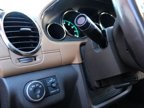 Used 2014 Buick Enclave Leather image 17