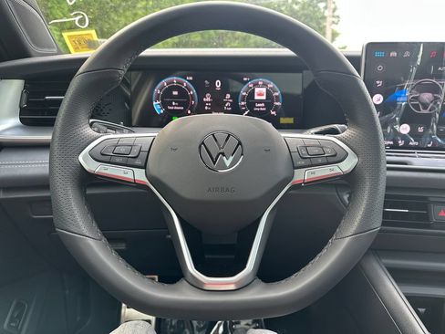 New 2026 Volkswagen Tiguan SE R-Line AWD/4WD image 12