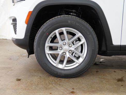 New 2026 Jeep Grand Cherokee Laredo X AWD/4WD image 15