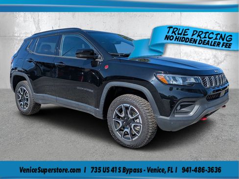 Used 2024 Jeep Compass Trailhawk AWD/4WD image 1