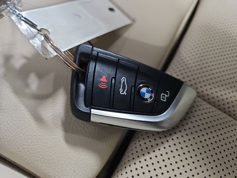 Certified 2025 BMW 330i Sedan w/ Premium Package image 35