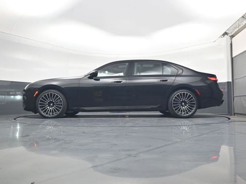 Used 2025 BMW 760i xDrive w/ Executive Package image 28