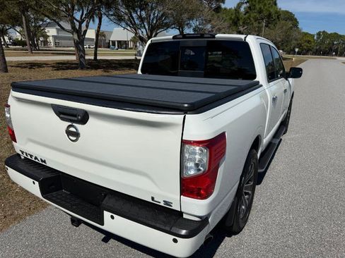 Used 2018 Nissan Titan SL image 8