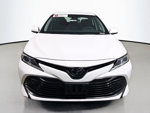 Used 2018 Toyota Camry LE FWD image 2