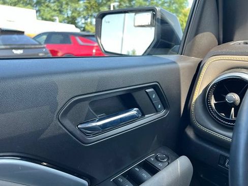 Used 2024 Chevrolet Colorado ZR2 w/ Technology Package AWD/4WD image 29