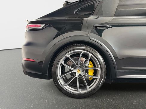 Used 2024 Porsche Cayenne Turbo GT AWD/4WD image 17